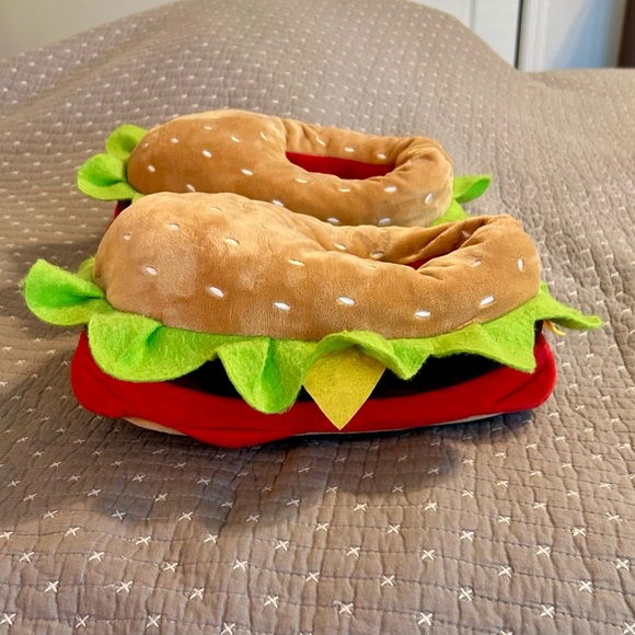 Cheeseburger Slippers with Lettuce and Tomato L - Picture 4 of 7